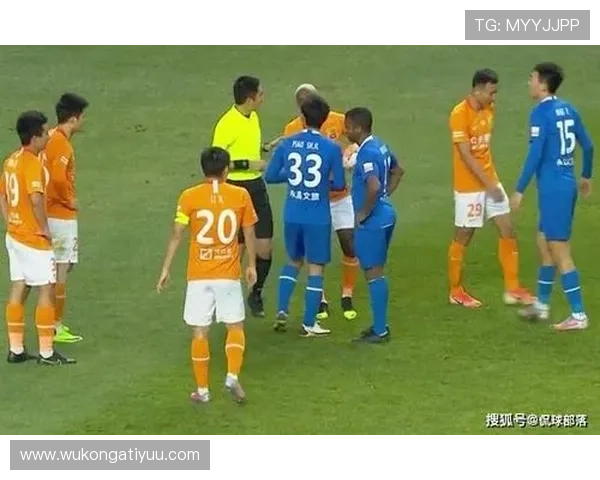 任意球判罚争议背后，裁判到底如何界定犯规位置？